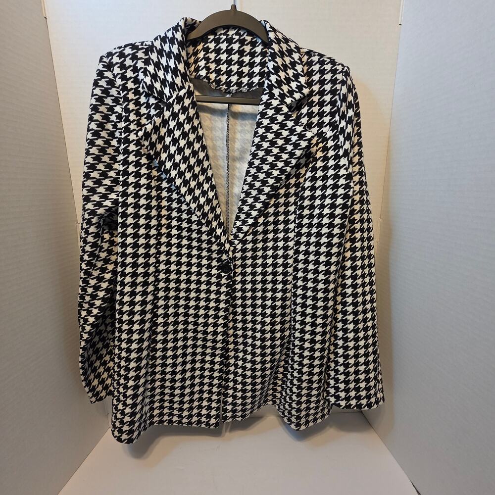 Women's Black and White Houndstooth one button jacket size XXL